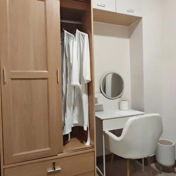 Trees Residence - The Pristine Staycation Suite，位于马尼拉的酒店