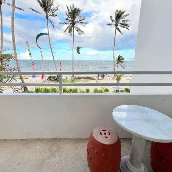 Beachfront Apartment with Two Queen Beds, Kitchen and Balcony，位于长滩岛的酒店