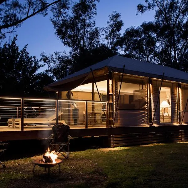 Luxury Riverside Glamping Tents - Adults Only Retreat，位于Capertee的酒店