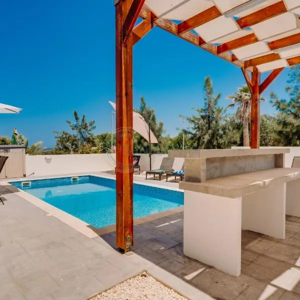 Alasia 16 - Modern smart villa in tranquil serenity，位于帕拉利米尼的酒店