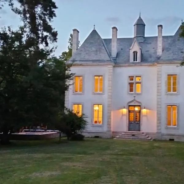 B&B Chateau La Séchère，位于Usson-du-Poitou的酒店