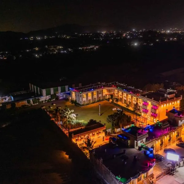 Hotel Royal Paradise，位于Bīr的酒店