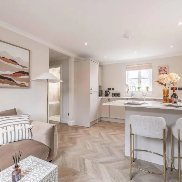 Stylish 2 Bed with Parking, 5 Min Walk to Windsor，位于伊顿的酒店