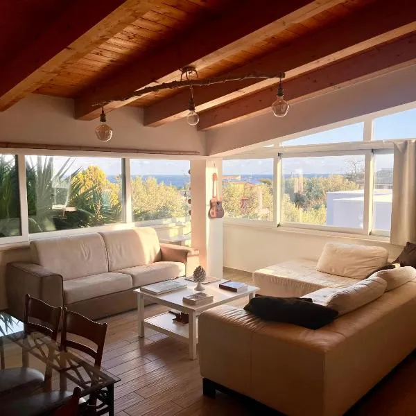 The Blue Window - Apartment - 300m from sea，位于奥古斯塔的酒店