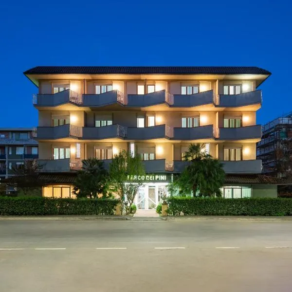 Hotel Parco dei Pini - 100mt dal Mare，位于福洛尼卡的酒店