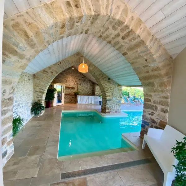 Les Caselles, Gîte et Chambre d'hôtes，位于Saint-Beauzély的酒店