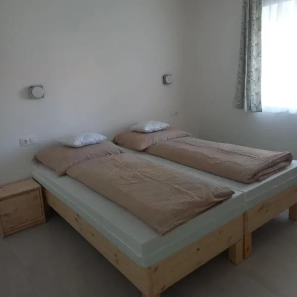 BB64 Apartmanház，位于贝凯什乔包的酒店