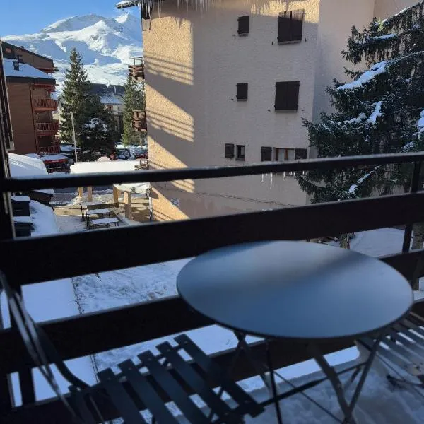 Céntrico apartamento con vistas en Formigal - Entrada 24h sin llaves，位于福米加尔的酒店
