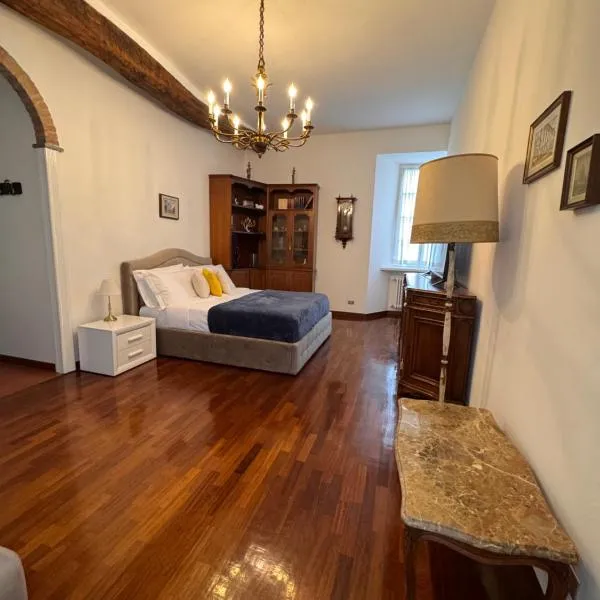 APARTMENT & PARKING & TERRACE Sweet home 21，位于科莫的酒店