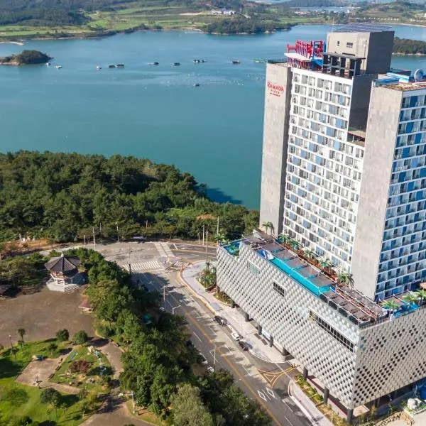 Ramada Plaza by Wyndham Dolsan Yeosu，位于丽水市的酒店