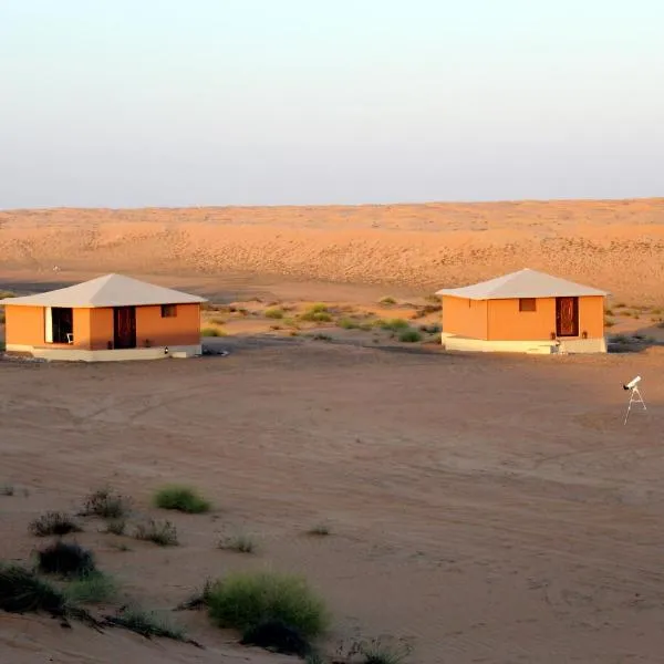 Silent Dunes Camp，位于Ḩawīyah的酒店