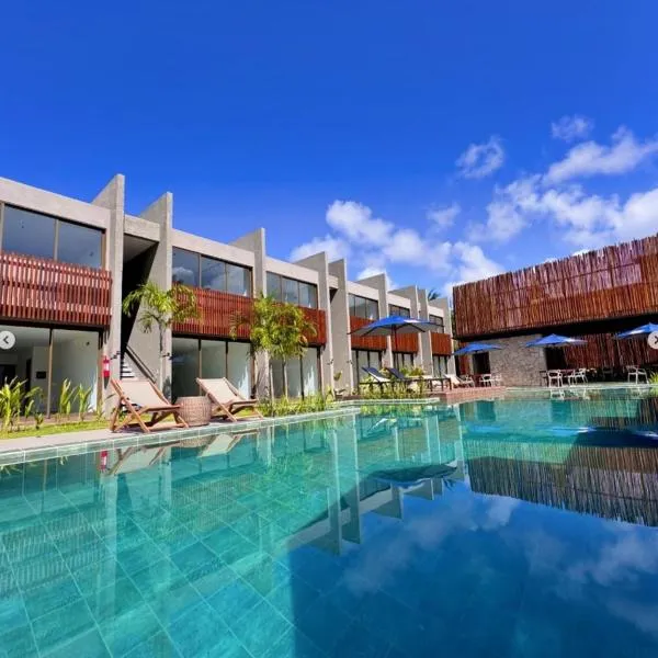 Lindo Apartamento em condomínio de frente para o mar - Villa Naluri B107，位于雅帕拉廷加的酒店