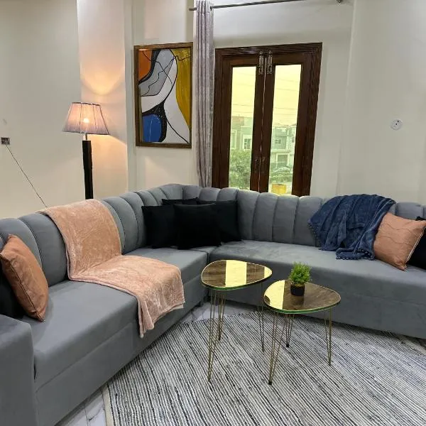 Luxury 2 Bedroom Appartment，位于费萨拉巴德的酒店