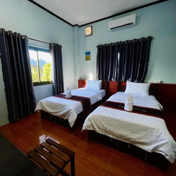 Smile Guesthouse VangVieng，位于万荣的酒店