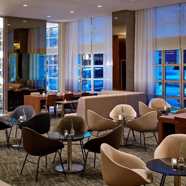 AC Hotel by Marriott Portland Downtown, OR，位于波特兰的酒店