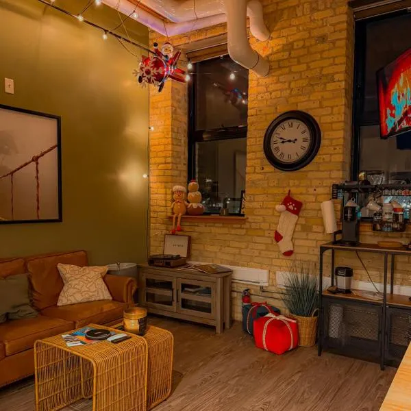 Heart of the City: Cozy 2-Bed Loft，位于温尼伯的酒店