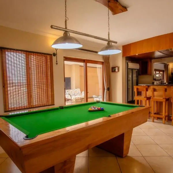 Zebula Golf and Wildlife Estate - Owl's Haven Pax 10 - Moi Signature Luxury villa，位于马布拉的酒店