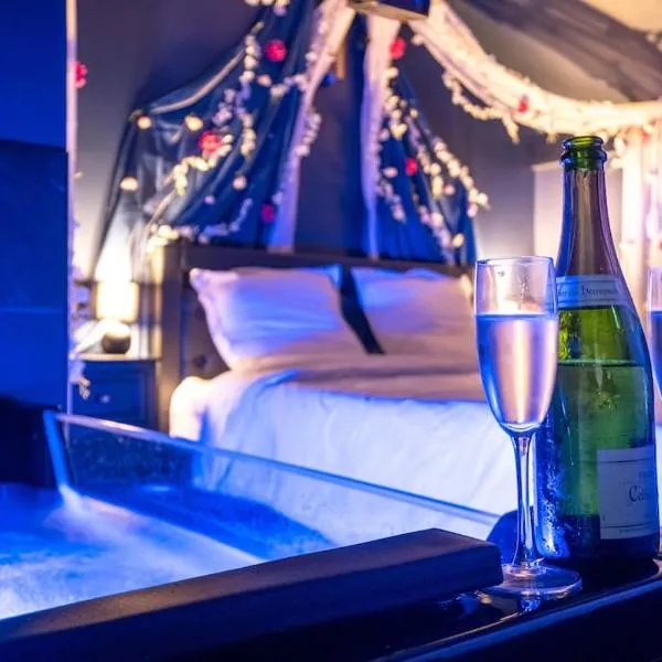 Le Boudoir Secret - Love Room avec Chambre Secrète，位于勒吕克的酒店