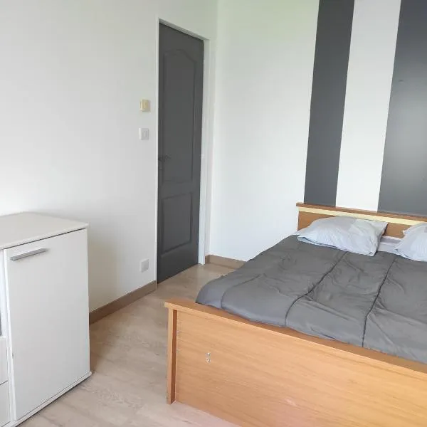 Studio climatisé, 30 min parc célèbre, sentiers pédestres, pistes cyclables, à 1h des plages，位于Cheffois的酒店