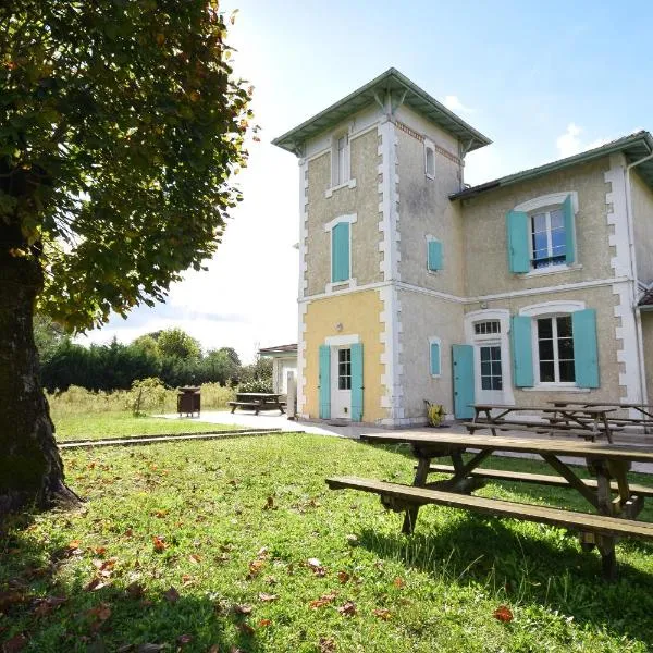 Villa avec piscine et billard，位于Sabres的酒店