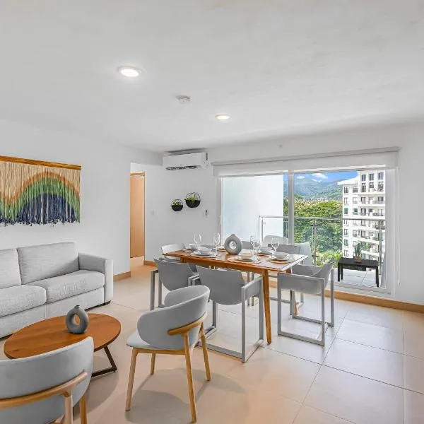 Upstay - Brand New Condo w Pool - Near the Beach，位于雅科的酒店