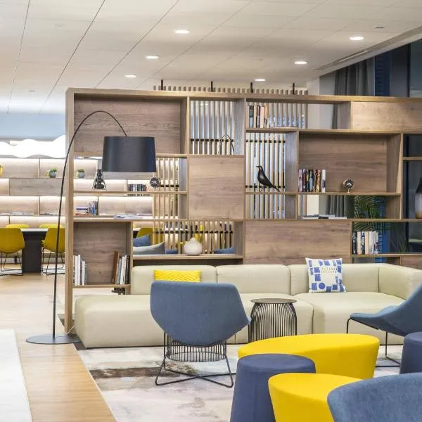 Courtyard by Marriott Edinburgh West，位于爱丁堡的酒店