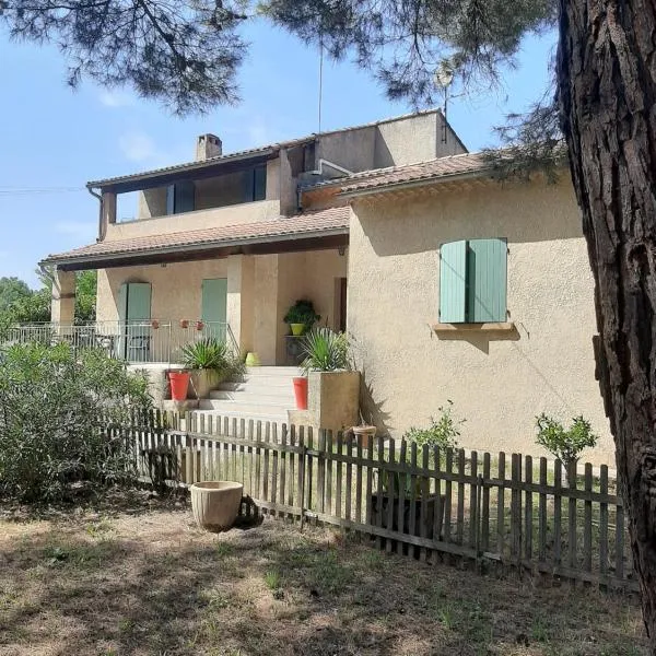Appartement avec grand jardin et parking, Uzès，位于于泽斯的酒店