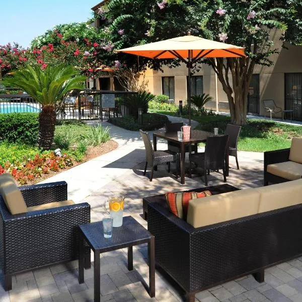 Courtyard by Marriott Houston Hobby Airport，位于休斯顿的酒店