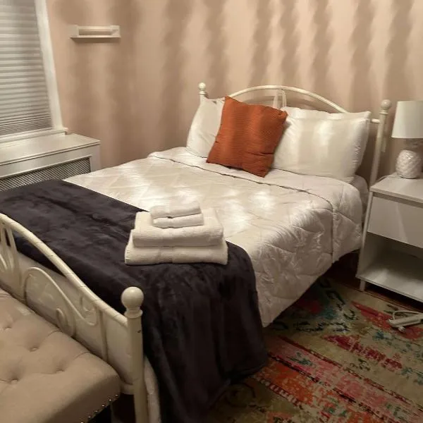 Cocoa Breeze Nook Suite，位于University Heights的酒店
