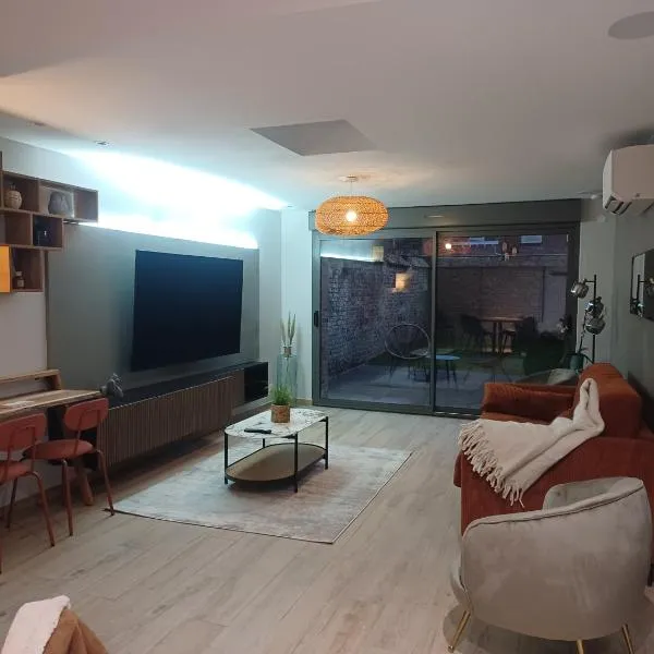 Appartement jardin 01，位于拜约勒的酒店