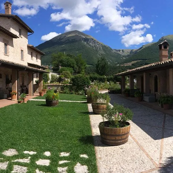 Agriturismo Casale nel Parco dei Monti Sibillini，位于Campi的酒店
