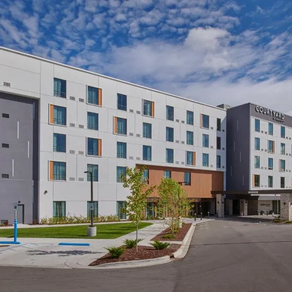 Courtyard by Marriott Petoskey at Victories Square，位于Petoskey的酒店