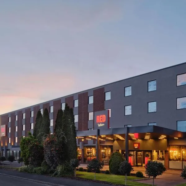Radisson RED London Gatwick Airport，位于克劳利的酒店