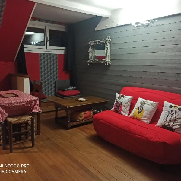 PETIT APPARTEMENT 30M2, 3 lits, 3 à 4 pers，位于Neuilly的酒店