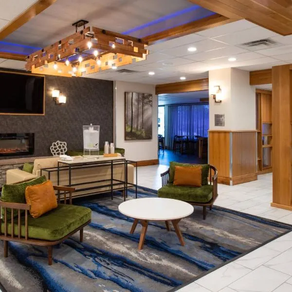 Fairfield Inn and Suites by Marriott Bakersfield Central,位于贝克斯菲尔德的酒店
