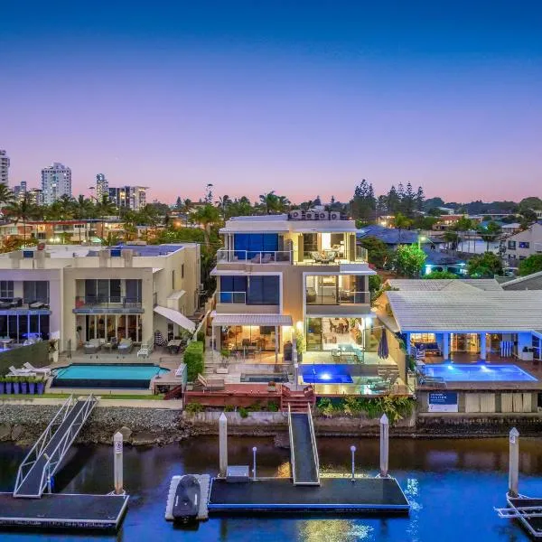 3 m Luxury Waterfront Villa in Paradise Pets Welcome，位于黄金海岸的酒店