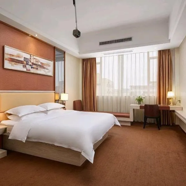 Junyue Airport Hotel -Free Shuttle Bus Guangzhou Baiyun airport，位于华东的酒店