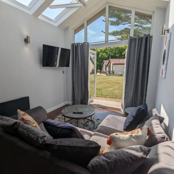 Cozy Two Bedroom Chalet in Sidmouth，位于锡德茅斯的酒店
