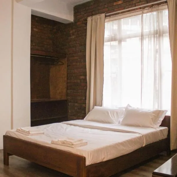 R and H Stay，位于Kohīma的酒店