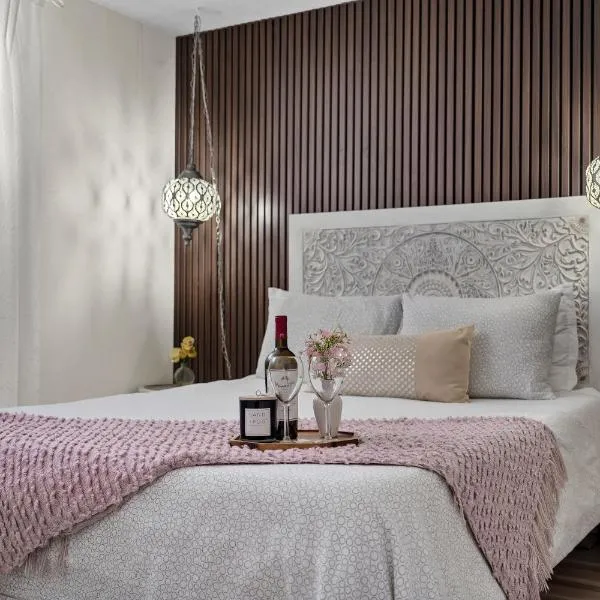 Luxury Zen Den with heated pool just off Siesta Key，位于萨拉索塔的酒店
