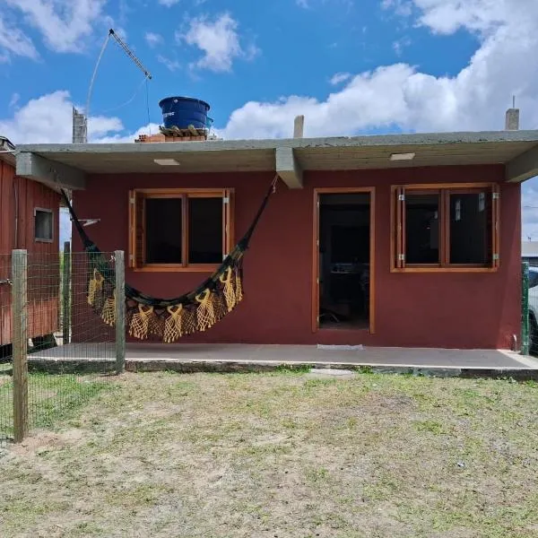 Ótima casa de praia a 2 quadras do mar，位于特拉曼达伊的酒店