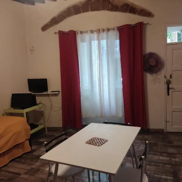Studio centre ancien，位于福卡尔基耶的酒店