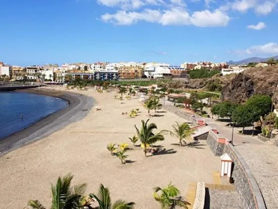 Maravilloso apartamento wifi Playa San Juan，位于圣胡安海滩的酒店