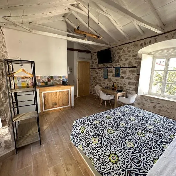 Polina's Apartments，位于伊兹拉的酒店