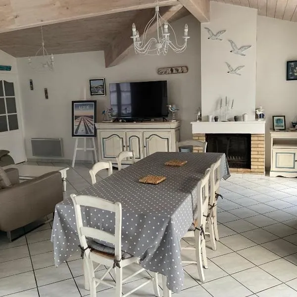 Maison de standing style rethais，位于雷岛林滩的酒店