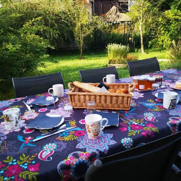 Chambre cocon table d'hôte avec jardin à la campagne le nid qui danse vers Vesoul de 1 à 3 personnes，位于Baignes的酒店
