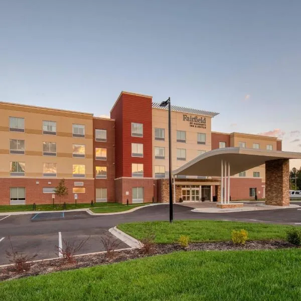 Fairfield Inn & Suites by Marriott Charlotte Belmont，位于贝尔蒙特的酒店