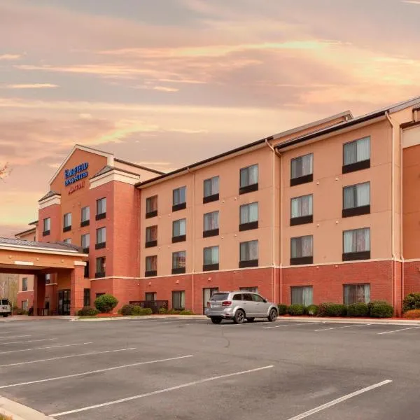 Fairfield Inn & Suites by Marriott Matthews Charlotte，位于夏洛特的酒店