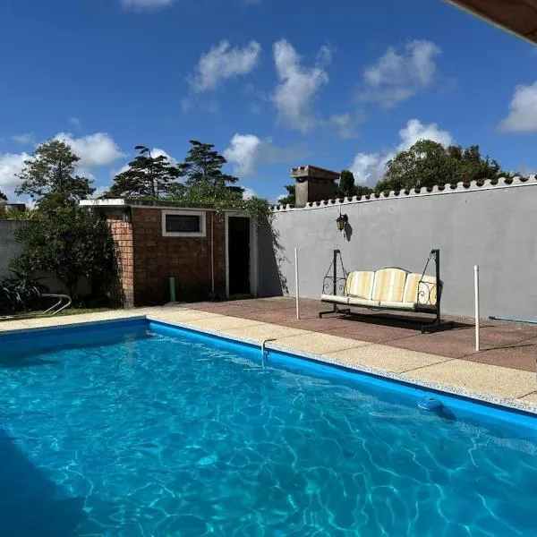 Casa con piscina Atlántida，位于亚特兰蒂斯达的酒店