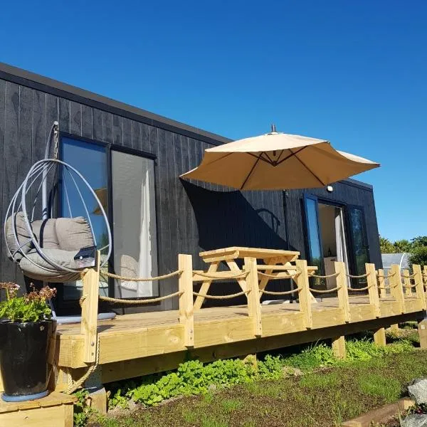 BRAND NEW Perfect tiny home in Mangawhai，位于Hakaru的酒店